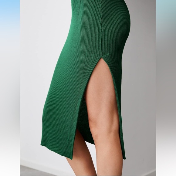Elegant Green Long Sleeve Dress - Picture 3 of 6